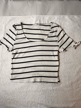 STRIPED SCOOP NECK  Short Sleeve Top - Black/White Size Large